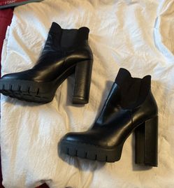 Women Black Chunk Heels Boots