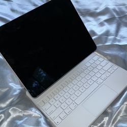 iPad Pro 12.9” (5th gen) - 256GB + Magic Keyboard