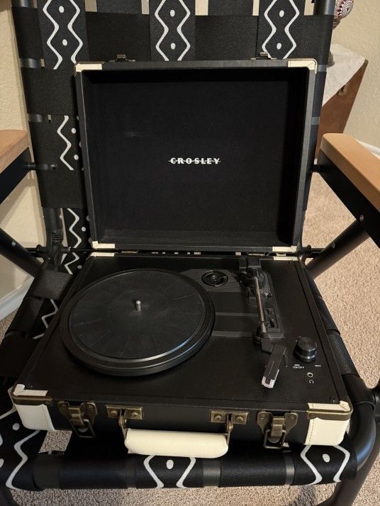 Crosley Turn Table With Speaker
