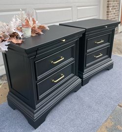 Elegant Black King Pulaski Nightstand Set