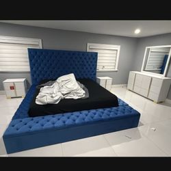Blue King Bed Velvet NEW 💙 Storage Bed Platform 🛌 