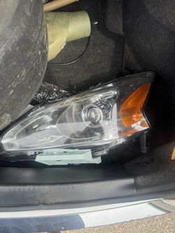 2015 Nissan Altima driver side headlight