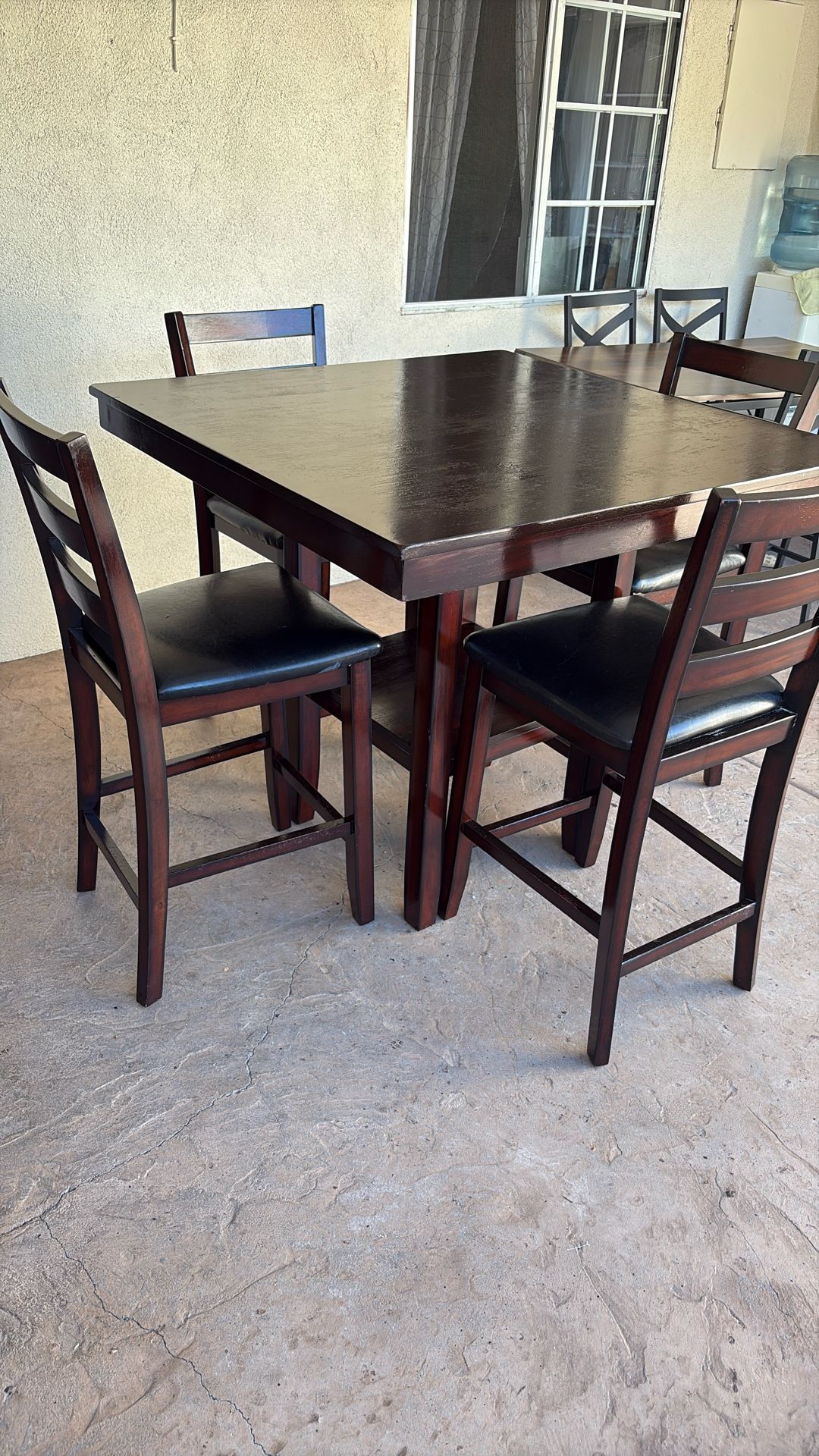 Dining Table And 4 Chairs 