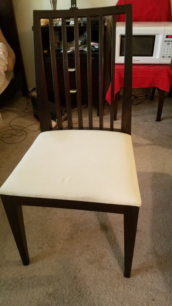 $20.00 Mahogony wood Chair built in cushion in very good condition