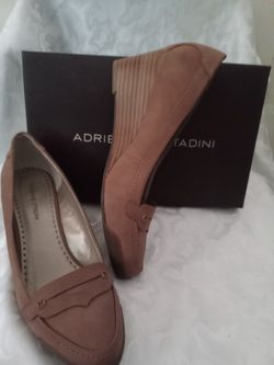 Adrienne Vittadini Tamar Lion Nubuck Size 7