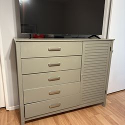 Free dresser and chest