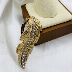 Vintage gold Tone Rhinestone Feather bold statement ring 