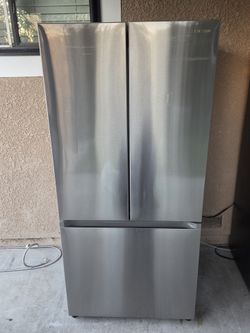 Brand new Samsung Refrigerator 33” w and 69” H.