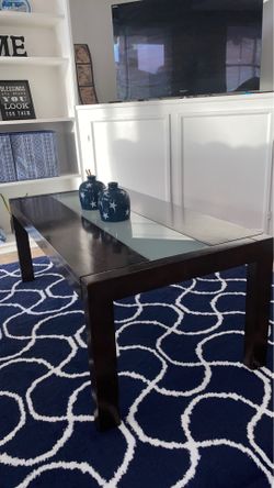 Coffee table And Blue Rug 7,6 X9,6