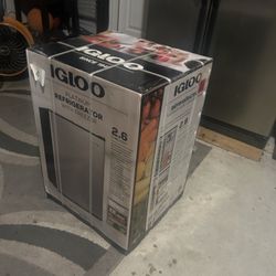 Igloo Platinum Mini Refrigerator with Freezer