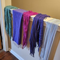 SCARVES 