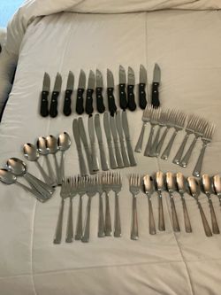 ONIEDA 40 PIECES OF STAINLESS SILVERWARE, 8 KNIVES, FORKS, SALAD FORKS, SOUP SPOONS, TEASPOONS , INCLUDING 11 STEAK KNIVES, BUY ALL $25.00