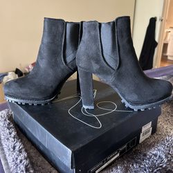 Beautiful Woman’s black Boots 
