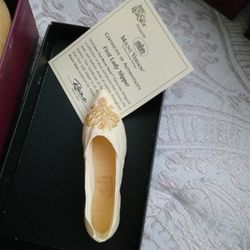 Raine Just The Right Shoe First Lady Slipper