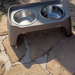 Elevated Pet Bowl Stand
