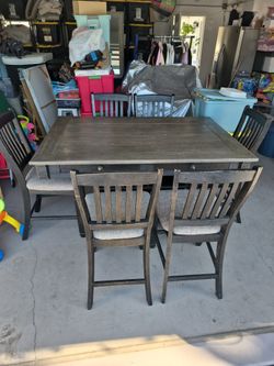 Dining Table Set Very Good Condition