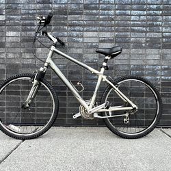 Trek Navigator 200 Hybrid Bike +18.5” Aluminum Frame + 26” 21-Speed + Full Suspension + Bontrager Tire + Gel Seat + Ready to Ride