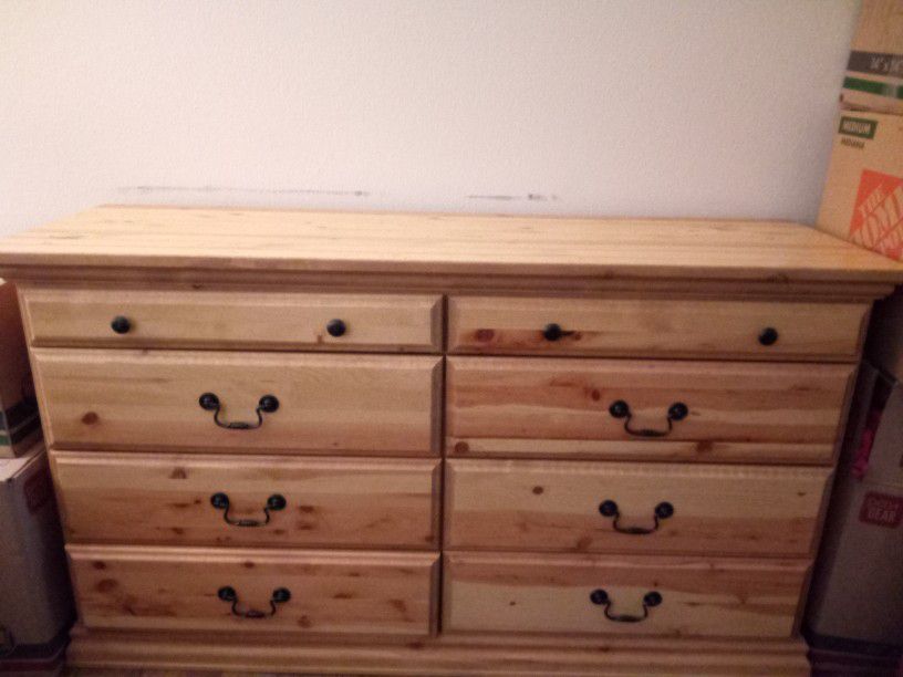 Beautiful Honey Pine Wood Low Boy Dresser Beautiful Markings Nice N Clean Lines Nice Size Drawers $250