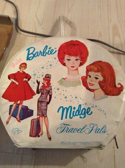 Round barbie doll case