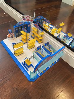 Surprise mini brands mini mart by Zuru 