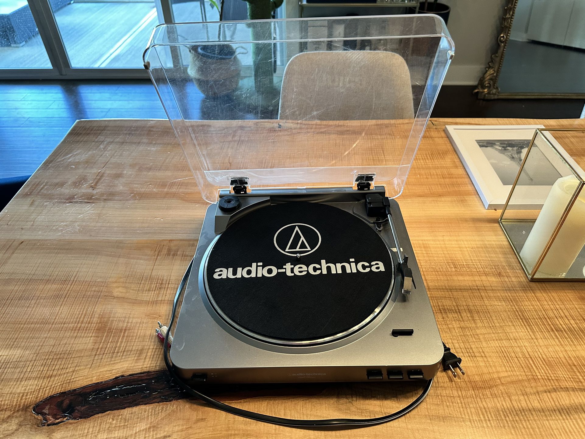Audio-technica Turntable AT-LP60