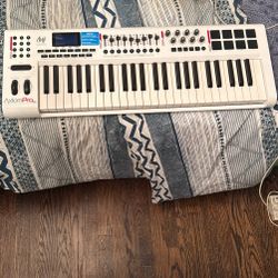 Axiom Pro 49 With box 