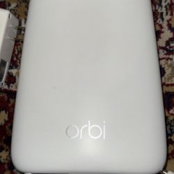 NETGEAR Orbi RBK23 Mesh WiFi System (RBR20 + 2x RBS20) – AC2200 Tri-Band Router & Satellites