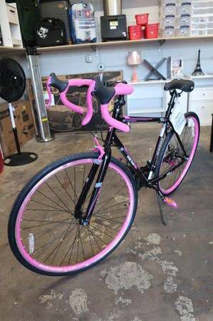 Susan Komen 700c Courage Womens Road Bike in Pink & Black