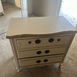 Vintage 3 Drawer Dresser