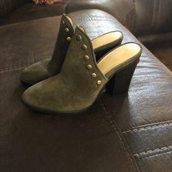 MICHAEL KORS SLIP ON CLOSED HEELS