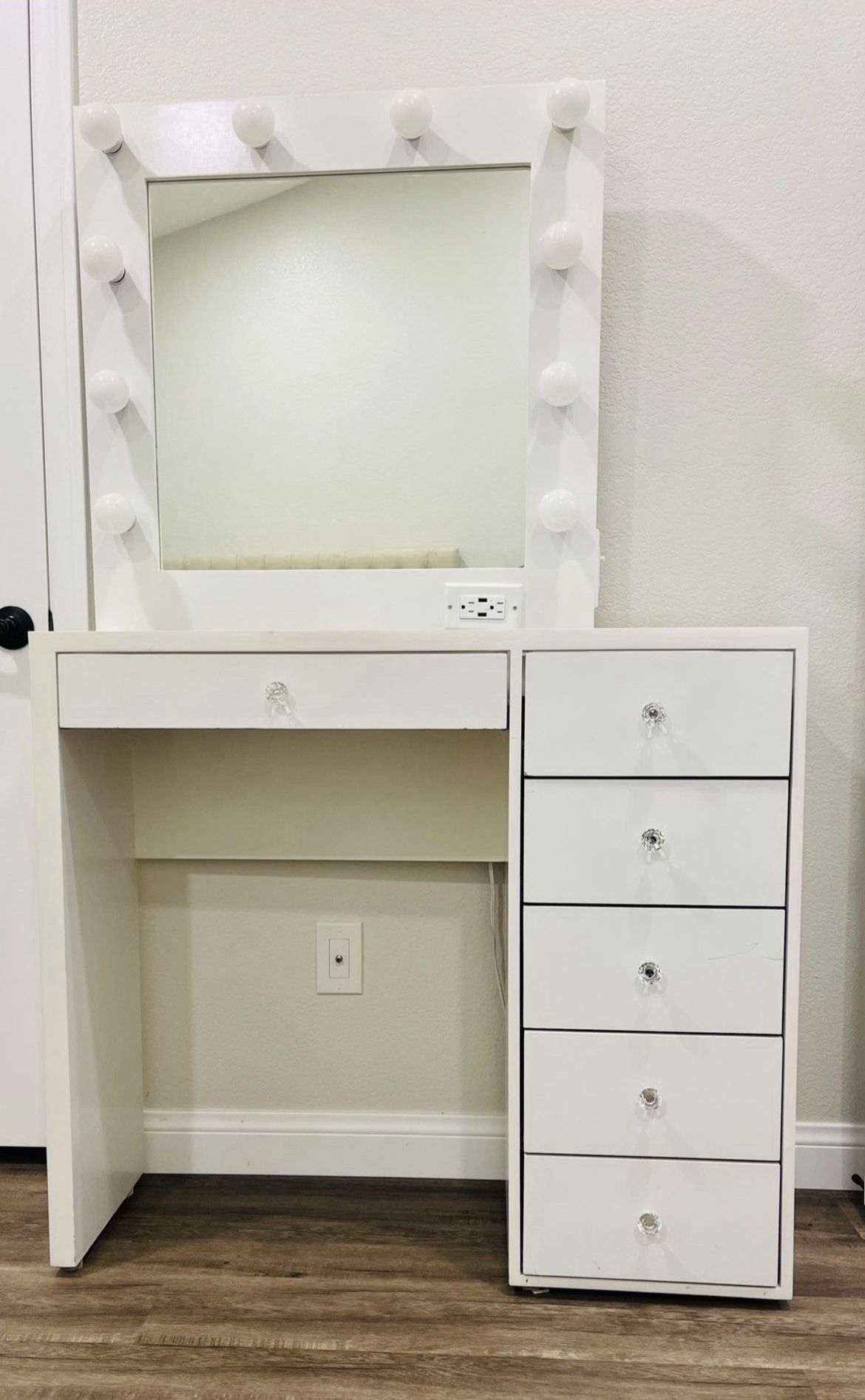 Vanity mirror & Desk
