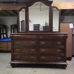 Mahogany Color 8 Drawer Dresser with Mirror