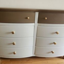Large 8 Drawer Dresser.  Solid Wood. 