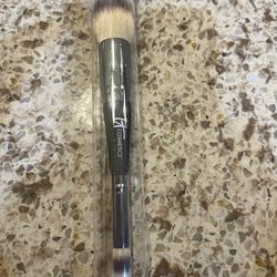 New- IT Makeup brushes $20 Each