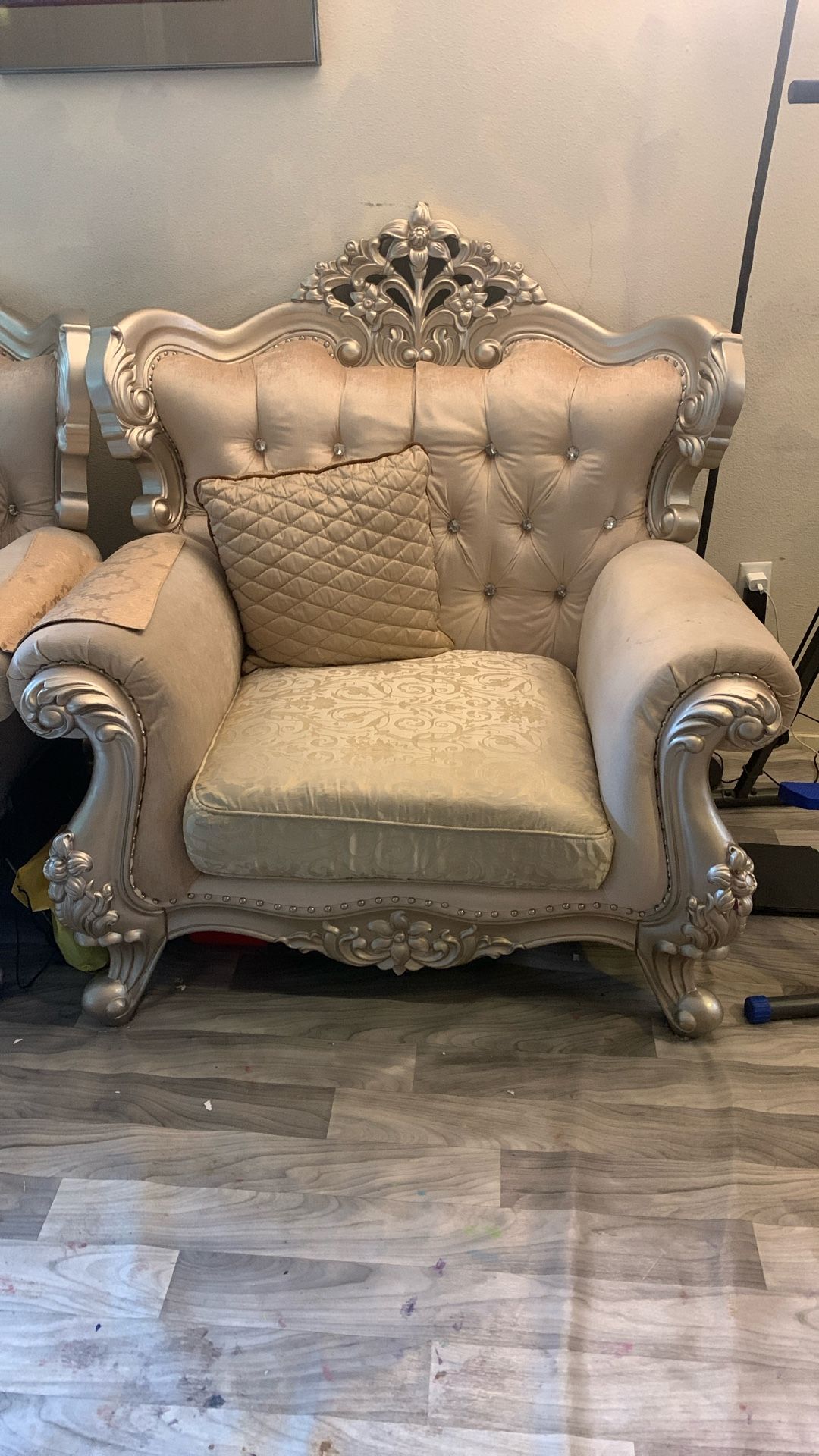 Beautiful Elegant Royal Sofa Set! 
