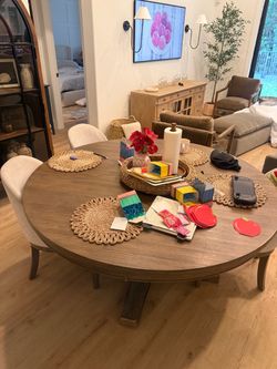 Circular table with 4 chairs