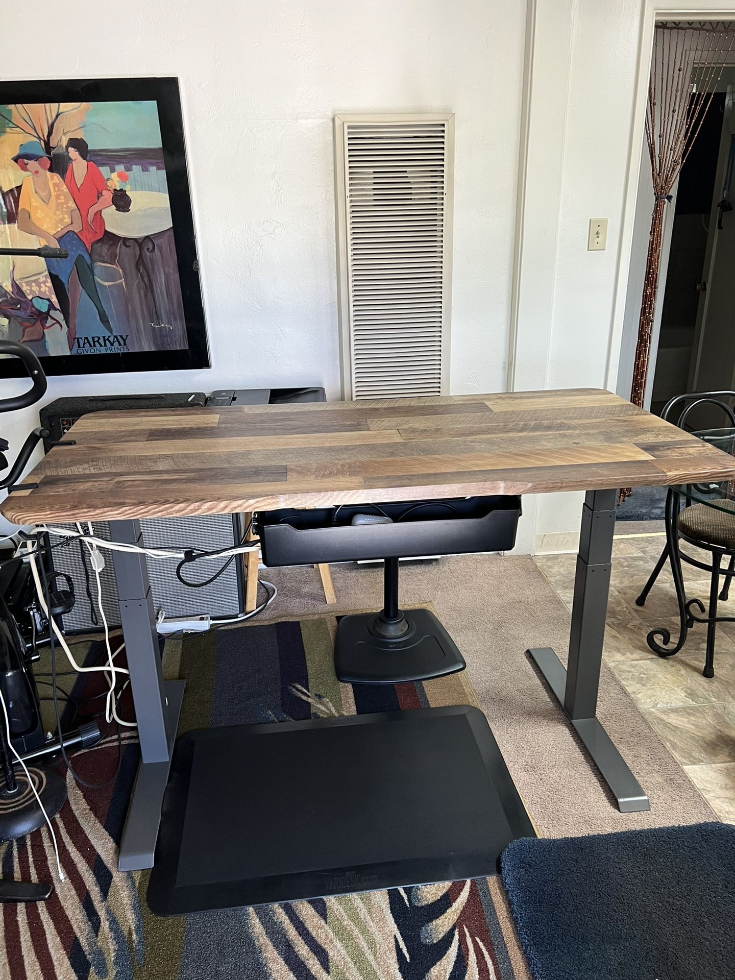 Vari   Electric Standing Desk