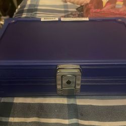 NoVAUTHYNavy blue lock box