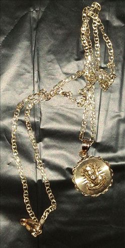 14k gold Necklace and pendent 3.20g