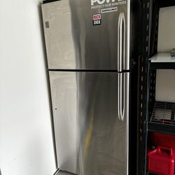 Top-Freezer Refrigerator (Stainless Steel)
