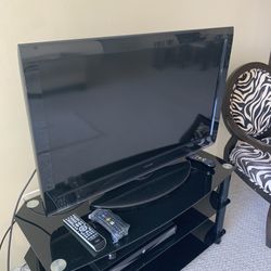 40 Inch Toshiba TV With 3 Tempered Glass Tv Stand 