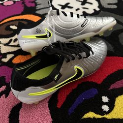Nike Soccer Cleats Size 8.5 /9
