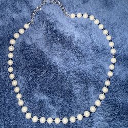Pearl necklace without clasp