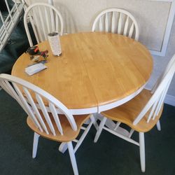 Beautiful Dining Room Set With 4 Chairs Great Condition 