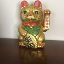 Porcelain Moving Hand Cat