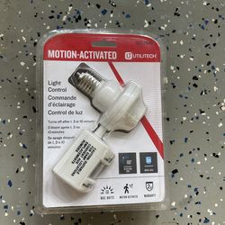Motion detector - light socket