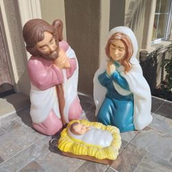 VINTAGE 3-PIECE NATIVITY SET