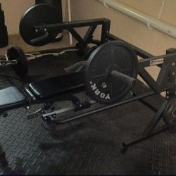 Plate Loaded Flat Bench By Titan Fitness