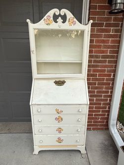 White wood cabinet