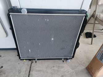 Radiator new!! For Toyota tundra  01 to 05